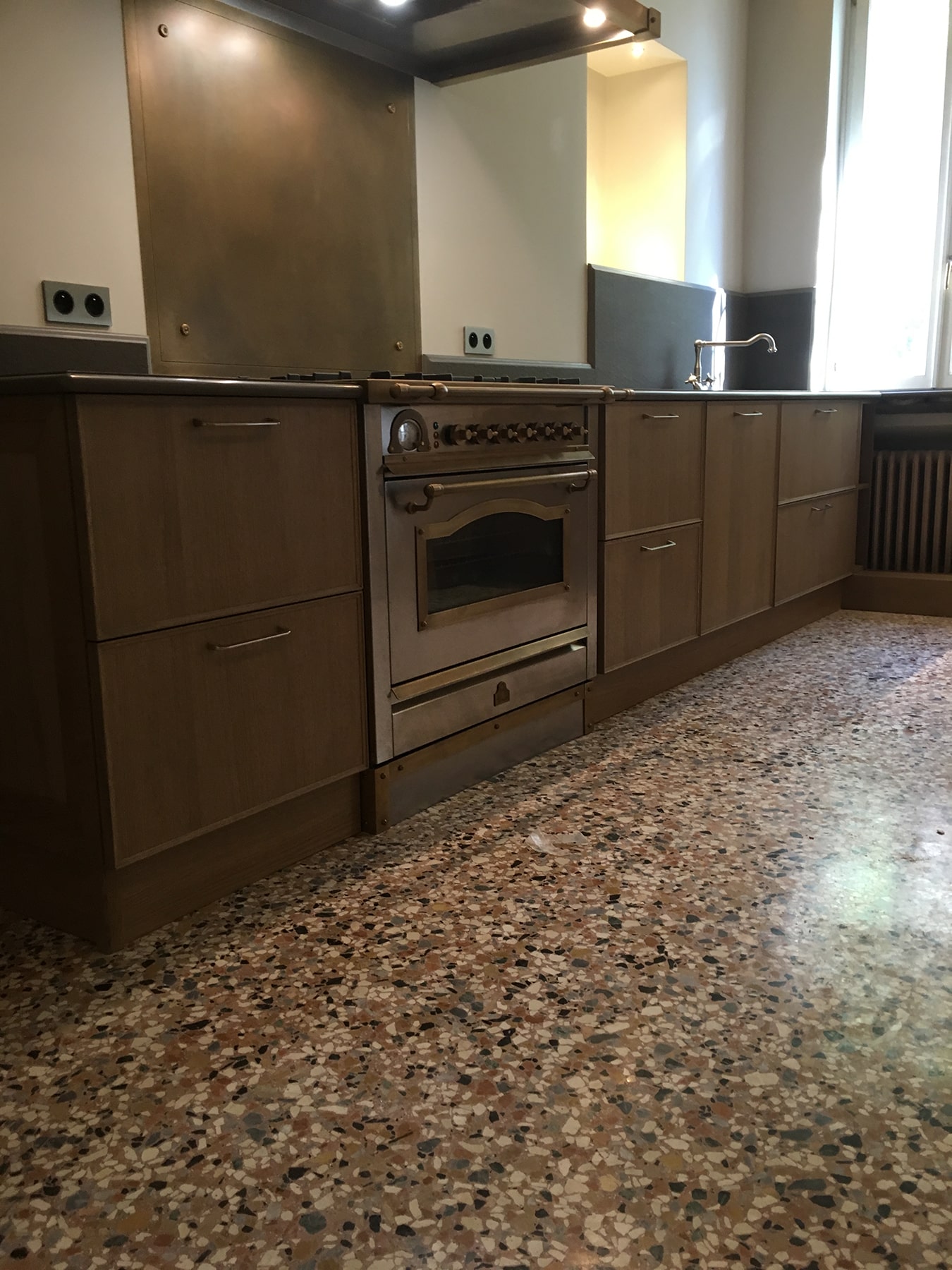 13 pavimento cucina in pastellone veneziano