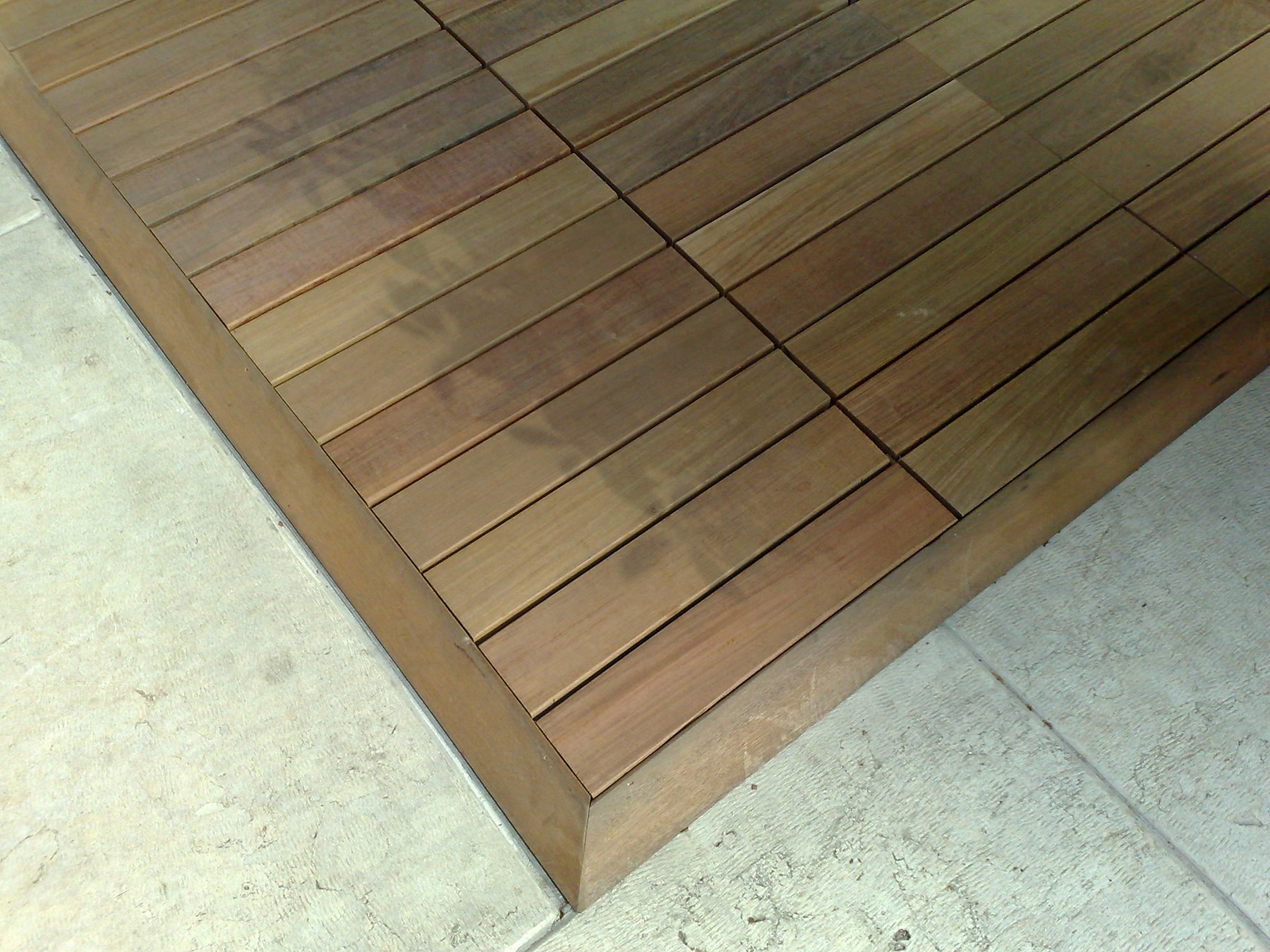 dettaglio pavimentazione legno per esterno